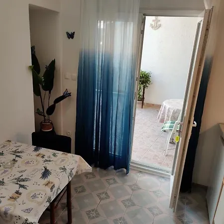 Niko Biograd Na Moru