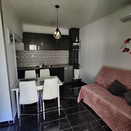 Апартаменты Niko Биоград-на-Мору